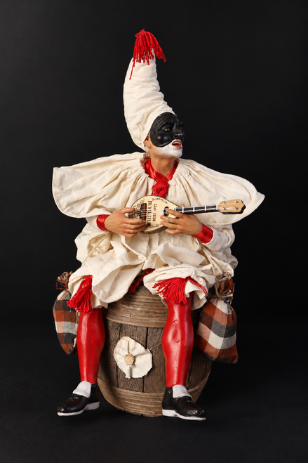 Pulcinella con botte e mandolino 30cm