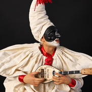 Pulcinella con botte e mandolino 30cm