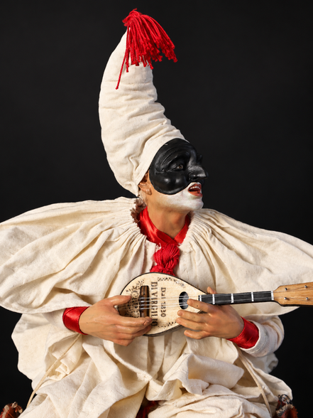 Pulcinella con botte e mandolino 30cm
