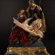 Natività 33cm con base in legno oro e blu