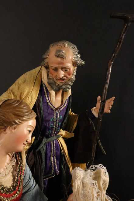Natività 33cm con base in legno oro e blu