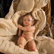 Natività 33cm con base in legno oro e blu