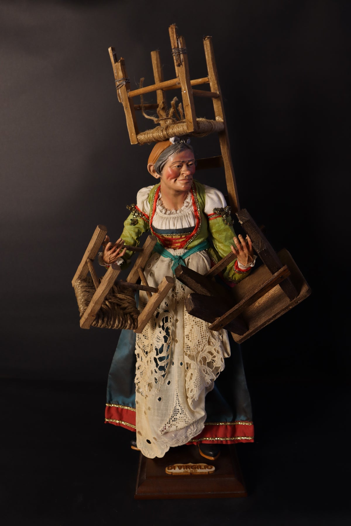 Venditrice di sedie 38cm