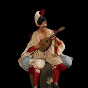 Pulcinella su botte e mandolino 40cm