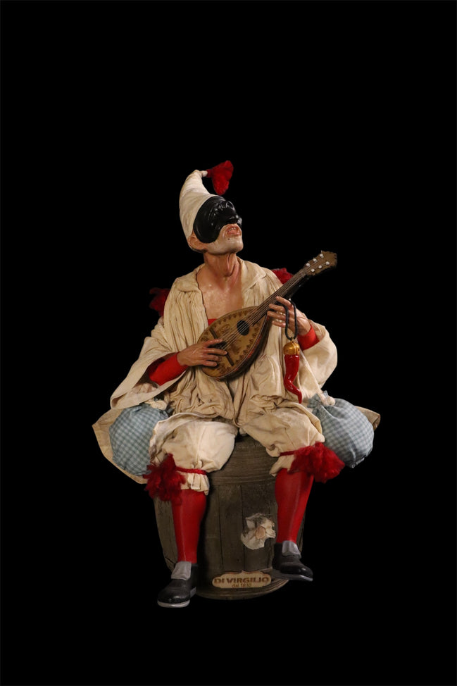 Pulcinella su botte e mandolino 40cm