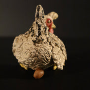 Gallina seduta per figure da 38cm