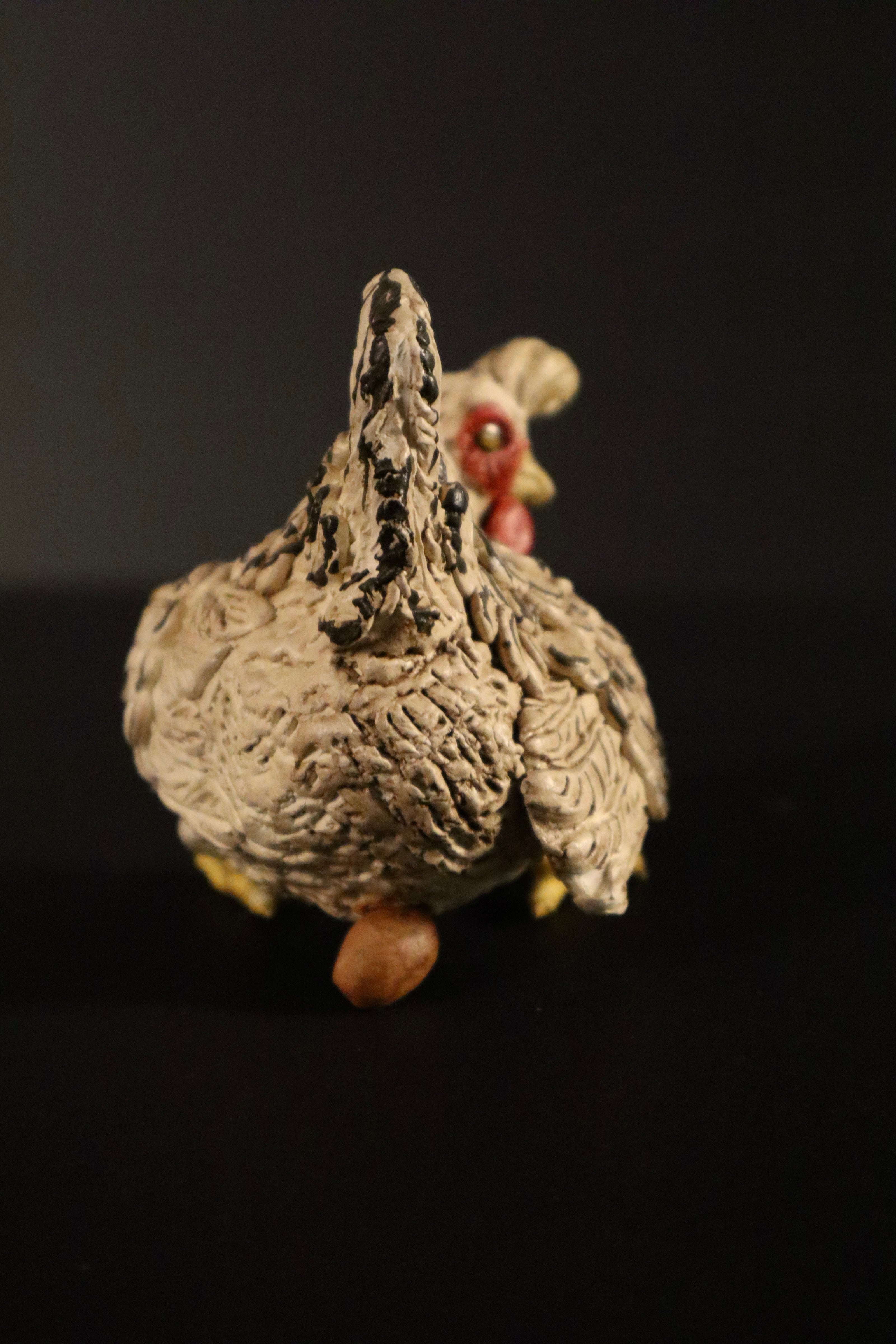 Gallina seduta per figure da 38cm