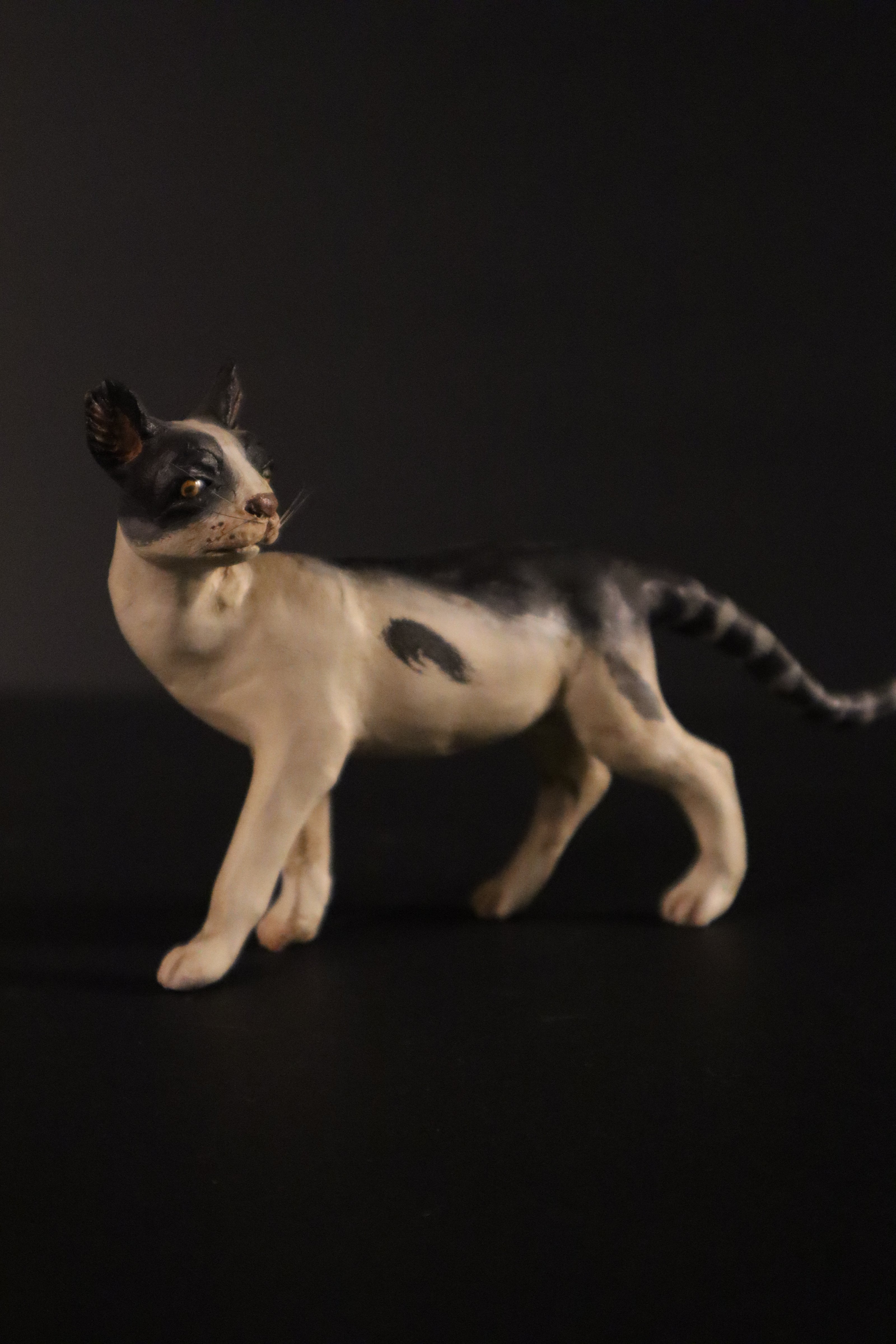 Gatto in piedi per figure da 38cm