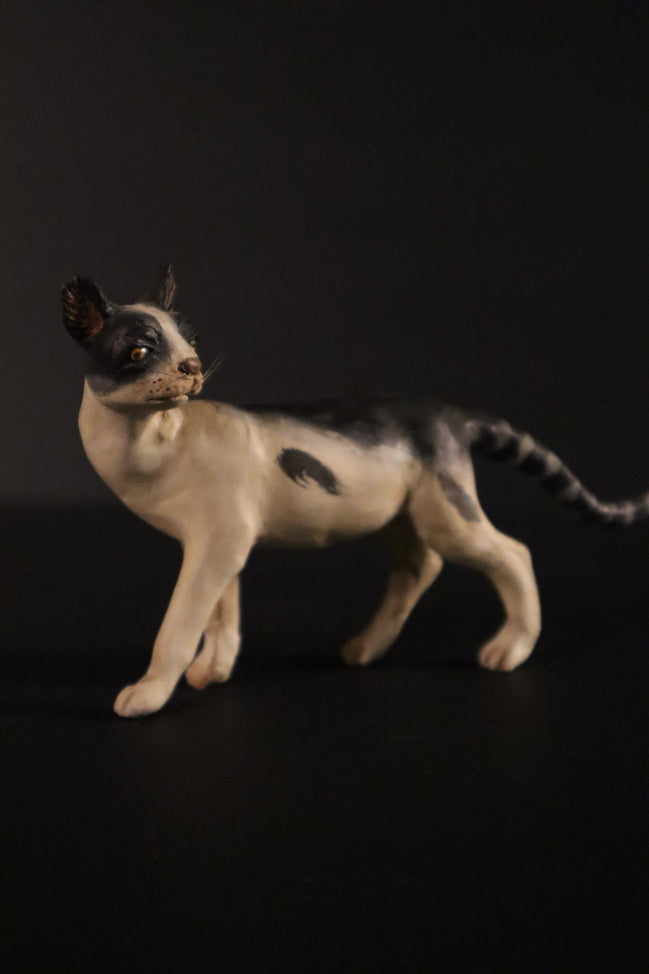 Gatto in piedi per figure da 38cm