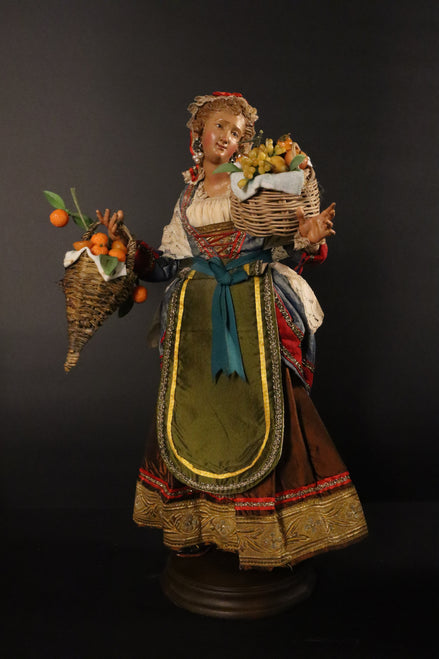 Giovane venditrice di frutta