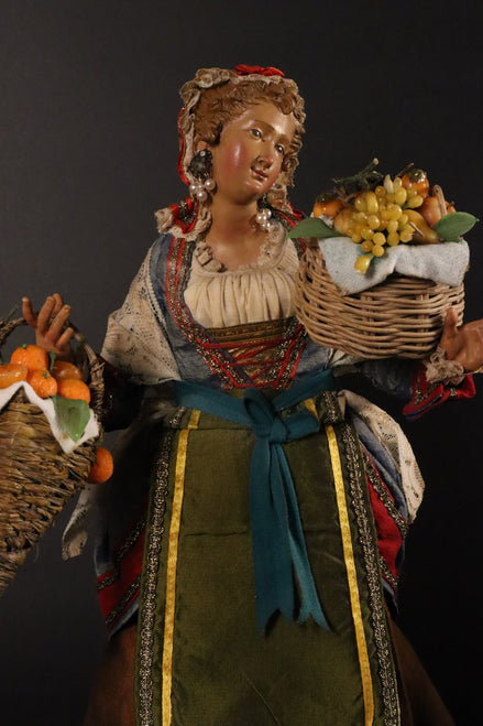 Giovane venditrice di frutta