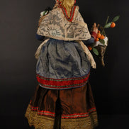 Giovane venditrice di frutta