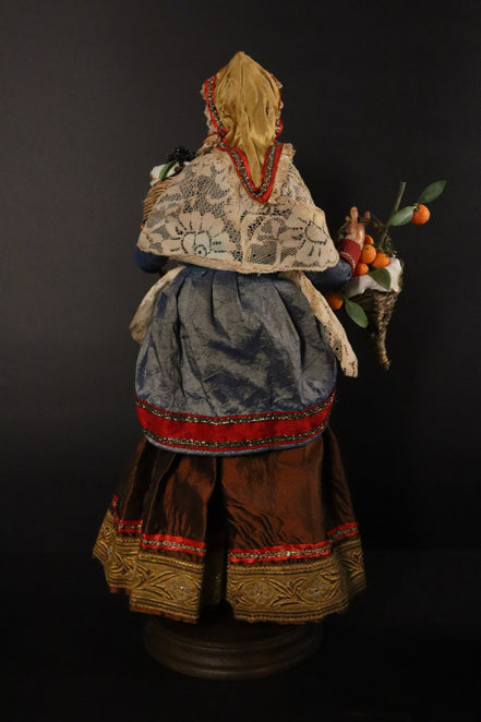 Giovane venditrice di frutta