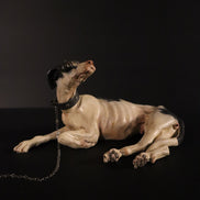 Levriero seduto per figure da 38cm