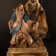 Natività 33cm con base in legno oro e cestino