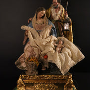 Natività 33cm con base in legno oro