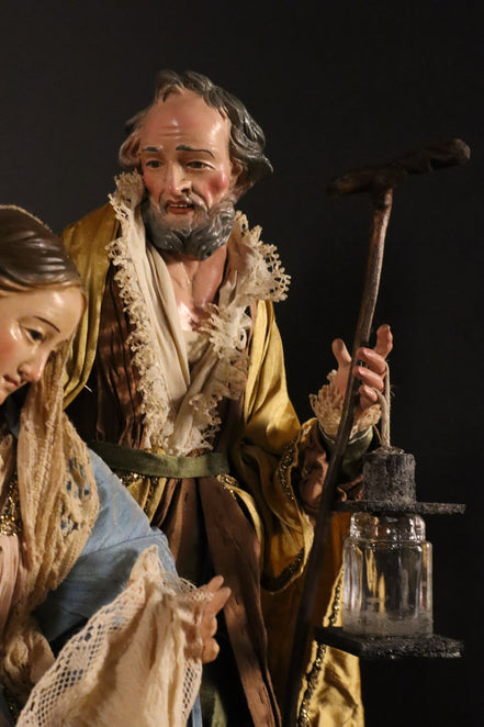 Natività 33cm con base in legno oro
