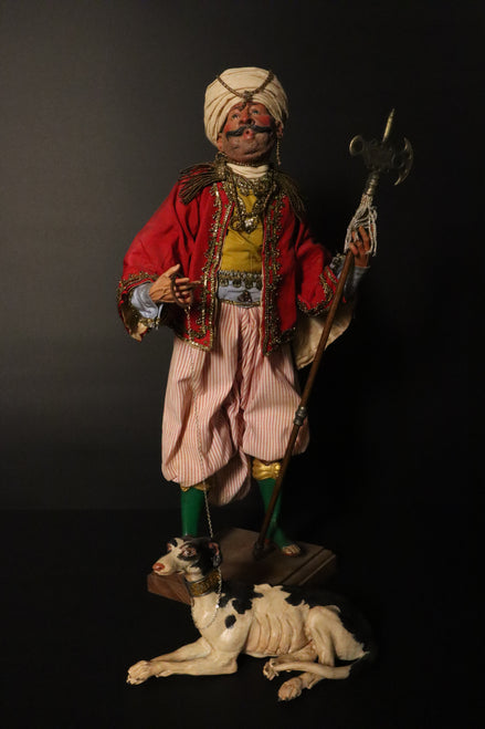 Orientale con levriero e ascia 38cm