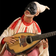 Pulcinella con calascione e valigia 45cm