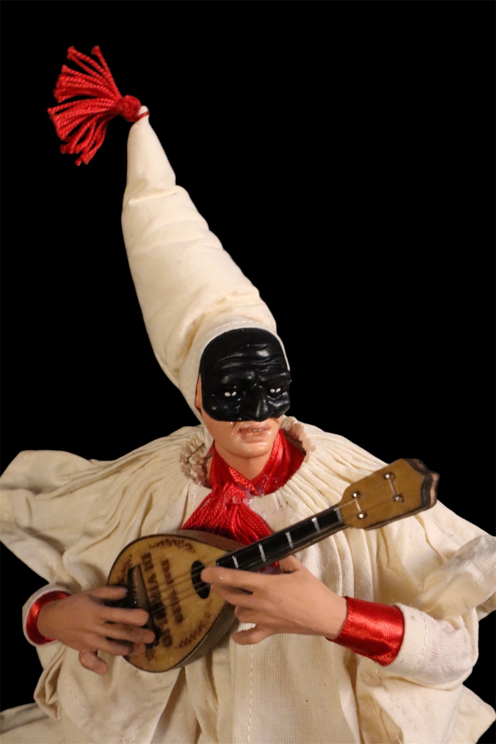 Pulcinella con mandolino 25cm