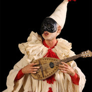 Pulcinella con mandolino 45cm