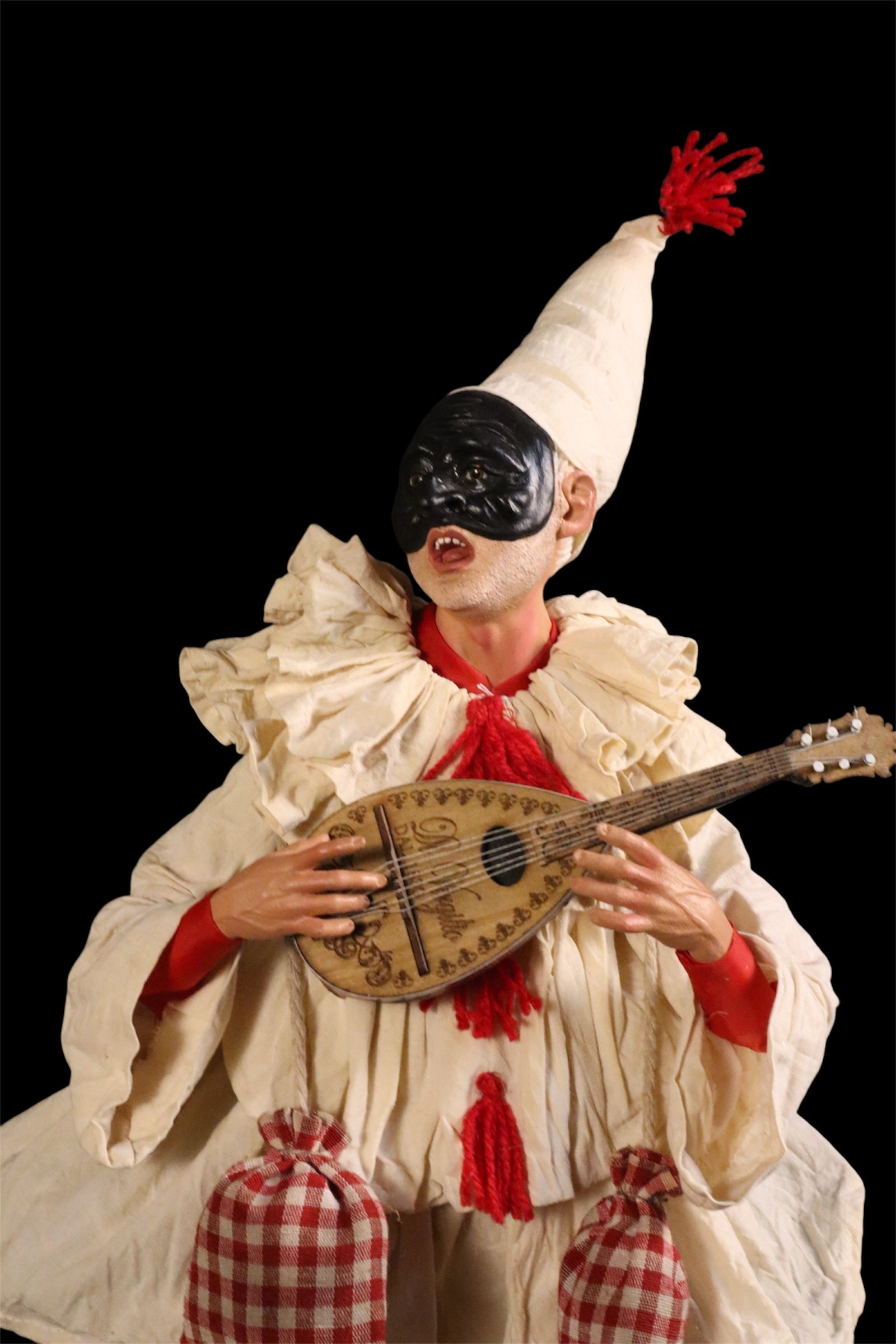 Pulcinella con mandolino 45cm