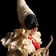 Pulcinella con mandolino 45cm