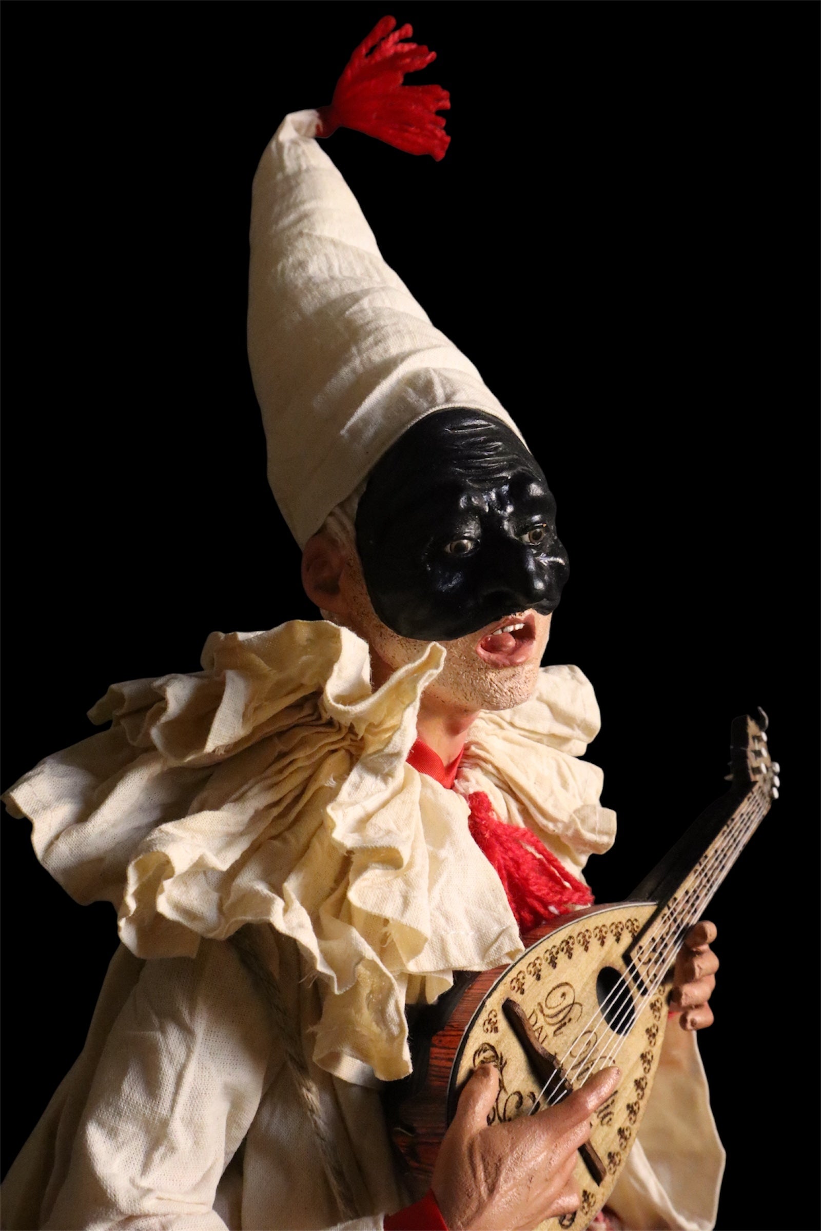 Pulcinella con mandolino 45cm